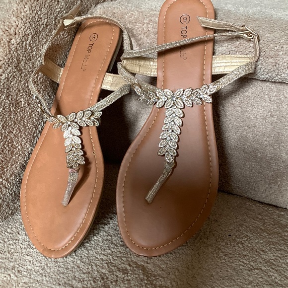 Top Mode Sparkly Leaf Thong Sandals in Size 9 - Picture 1 of 7